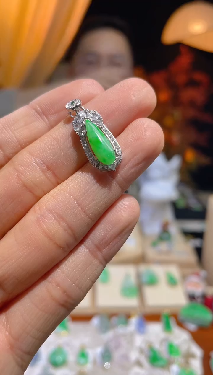 【闪购商品】翡翠颈饰未镶嵌假一赔三