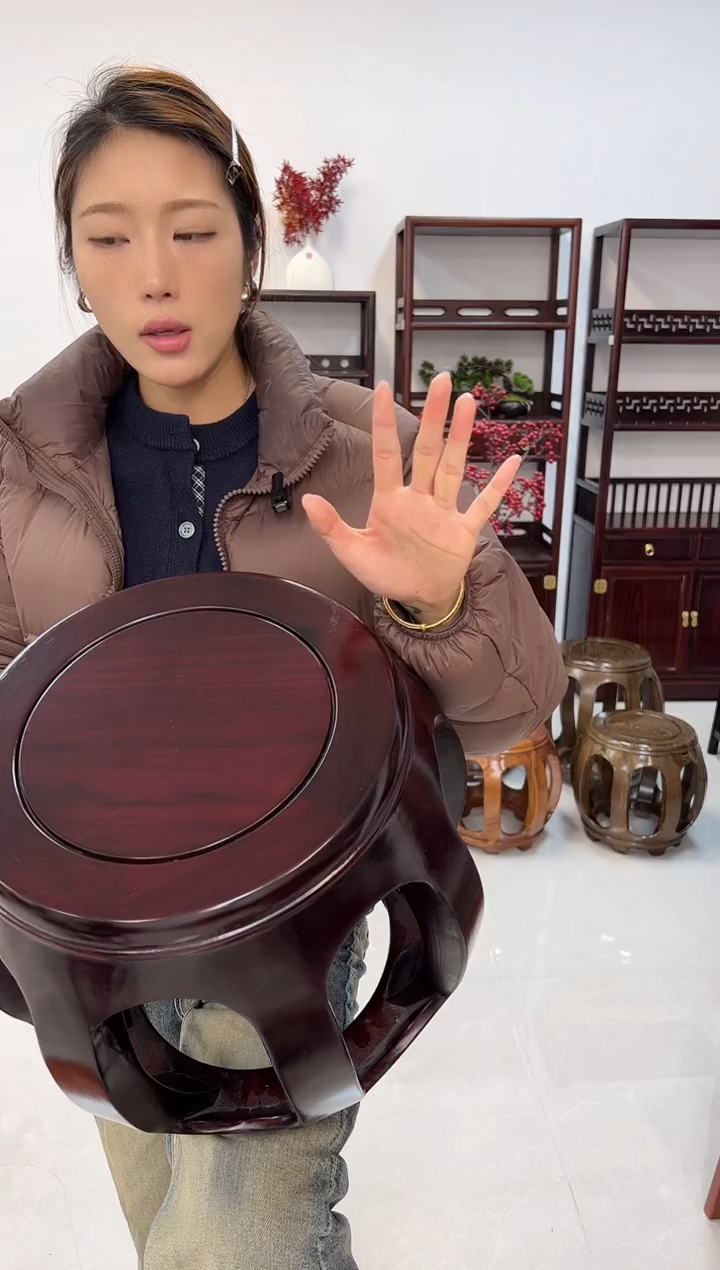 花梨木类家具一对亚花梨小号酸枝色鼓凳