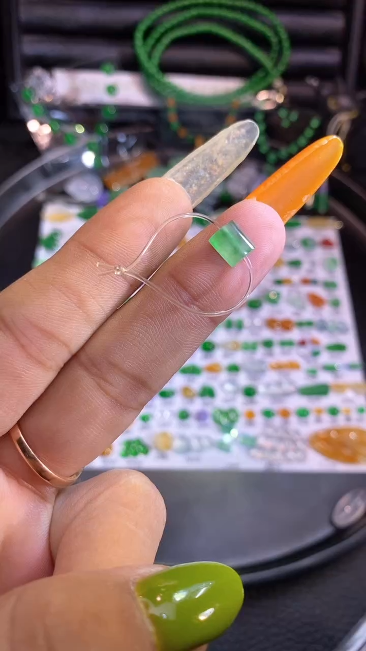 翡翠挂件未镶嵌珠子