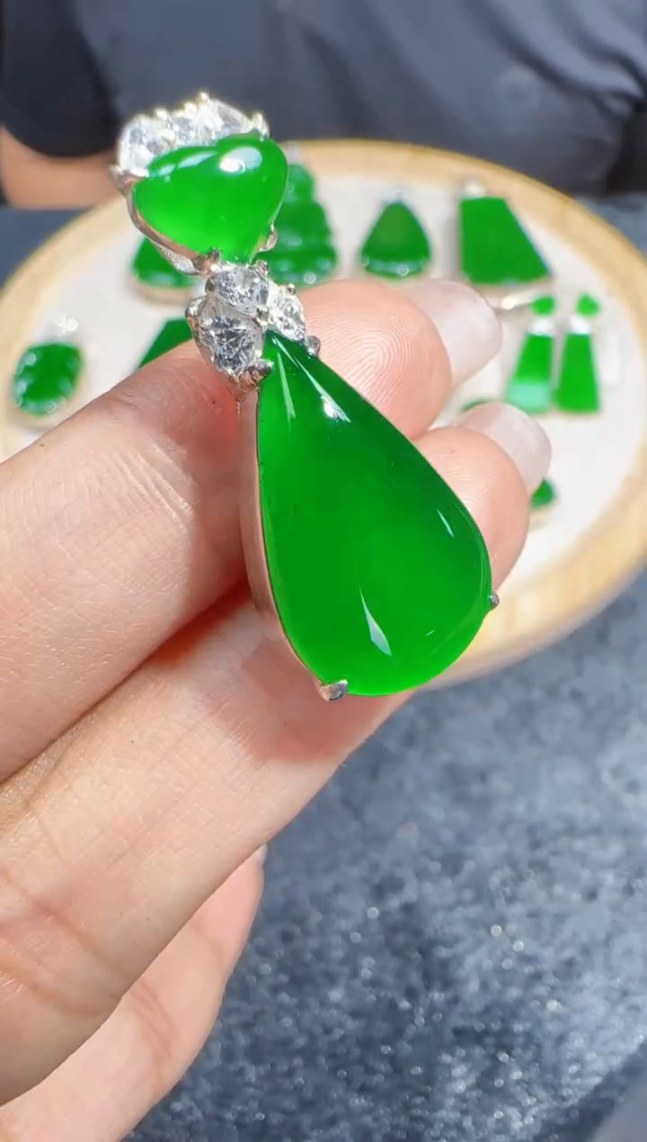 定制翡翠未镶嵌翡翠吊坠208