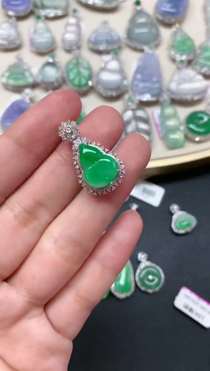 【闪购商品】翡翠吊坠(不含链)18K金镶嵌A95|8800