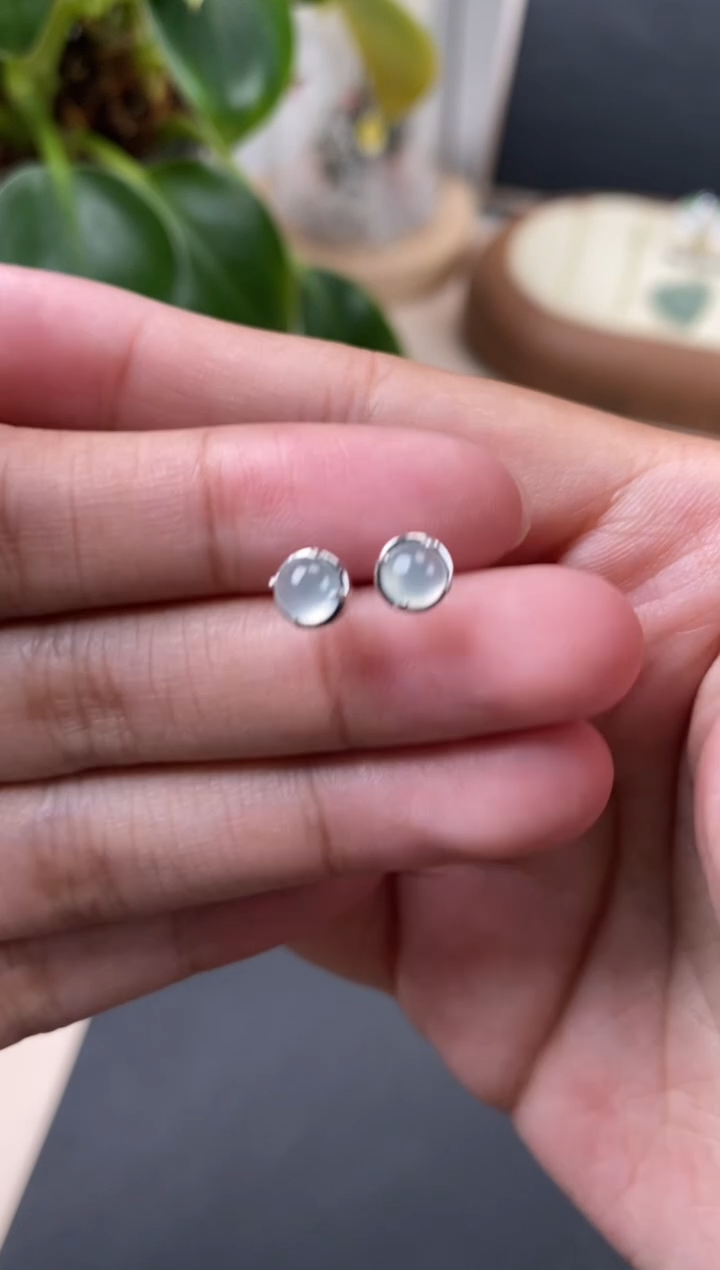 【闪购商品】翡翠颈饰银S925镶嵌翡翠冰种蛋面