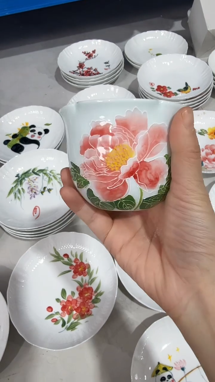 摆件陶瓷景德镇高温瓷（花口杯）