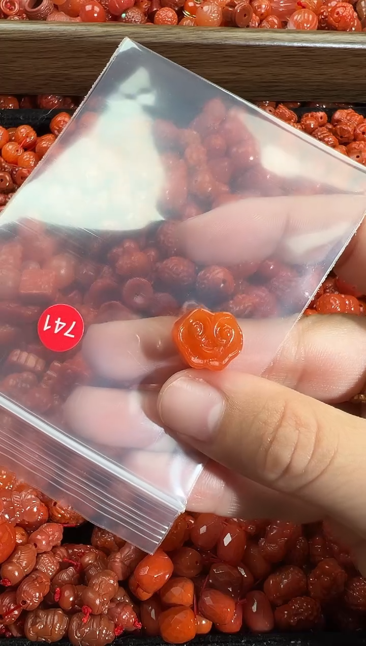 颈饰未镶嵌南红玛瑙1