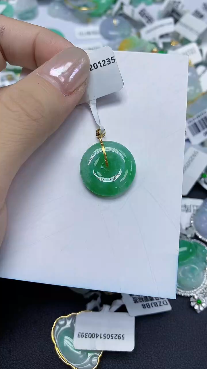 翡翠18K金镶嵌颈饰天然缅甸翡翠A货