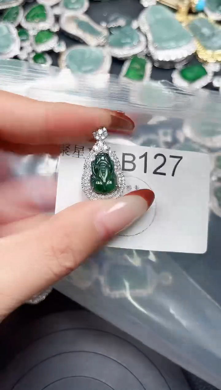 【闪购商品】翡翠颈饰未镶嵌赠皮绳127