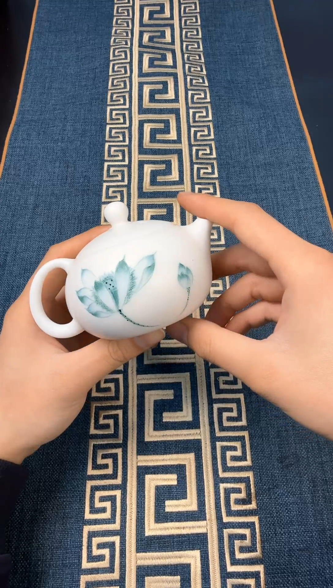 【闪购商品】羊脂玉手绘荷花西施壶