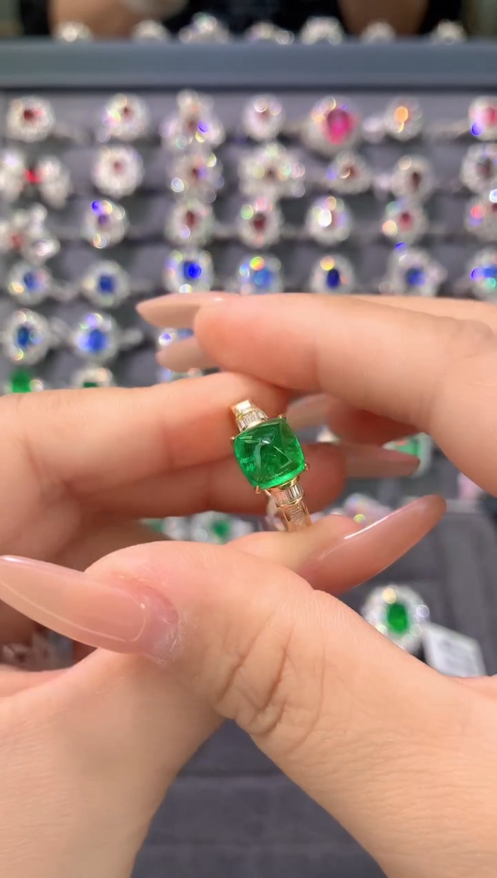 18K金镶嵌戒指祖母绿-2.5克拉
