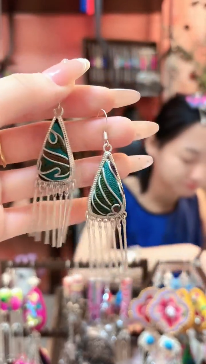 织绣云织瑶老绣饰品428