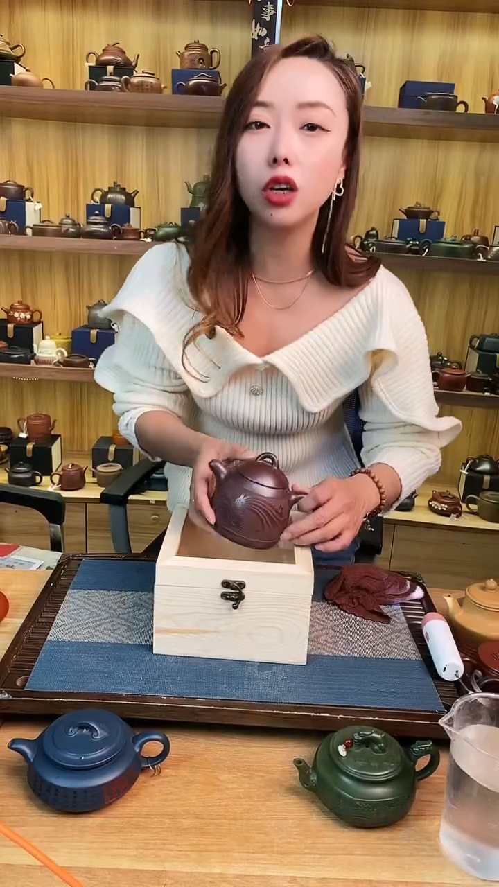 【闪购商品】紫砂茶壶石红龙凤呈祥秦权【菲】