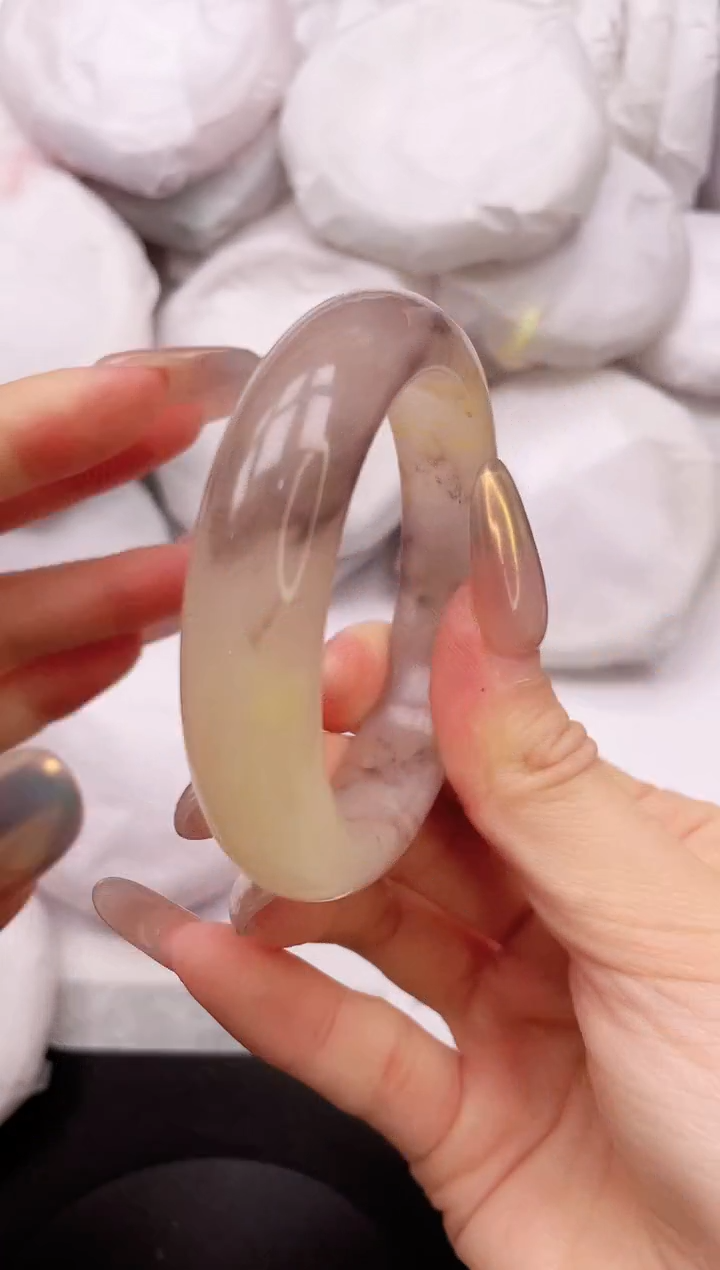 【闪购商品】石英质玉手镯未镶嵌4K122-52