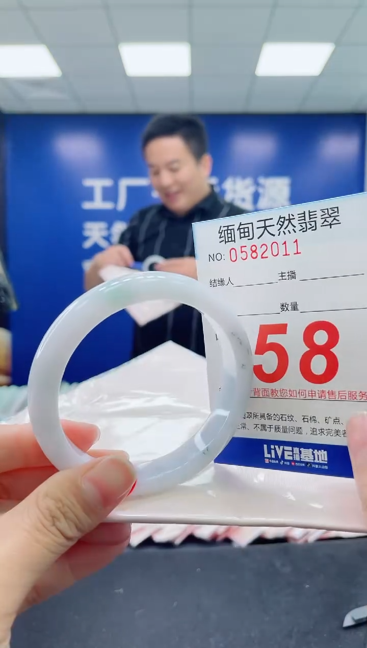 未镶嵌手镯翡翠天然翡翠手镯