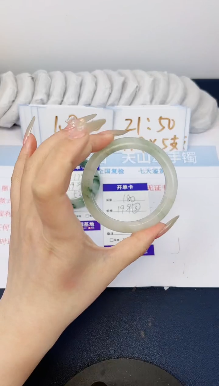 【闪购商品】石英质玉手镯合金180