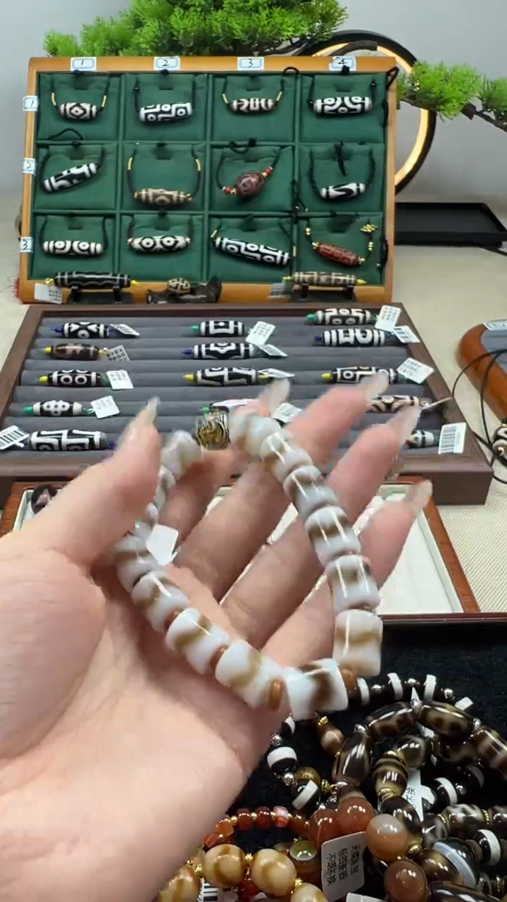 玛瑙/玉髓（覆膜）颈饰合金67微瑕随机发货