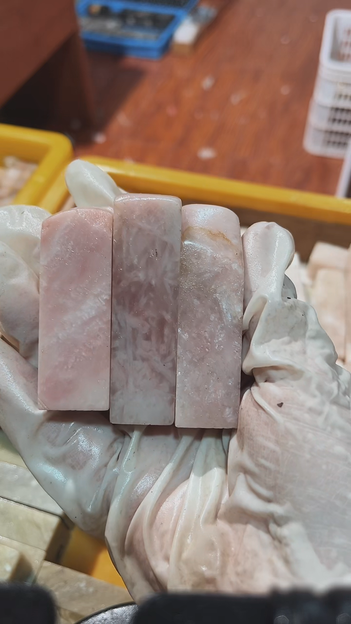 老挝石易瑕疵不规则章带雕钮