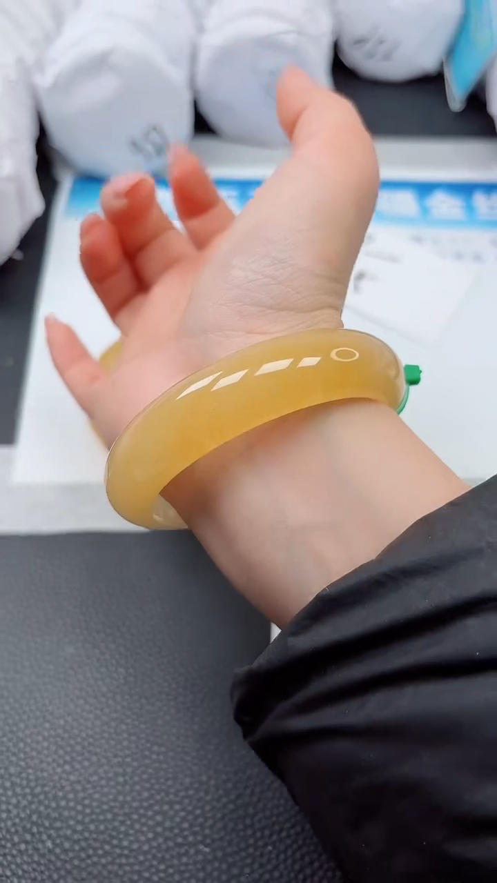 【闪购商品】石英质玉手镯未镶嵌A423