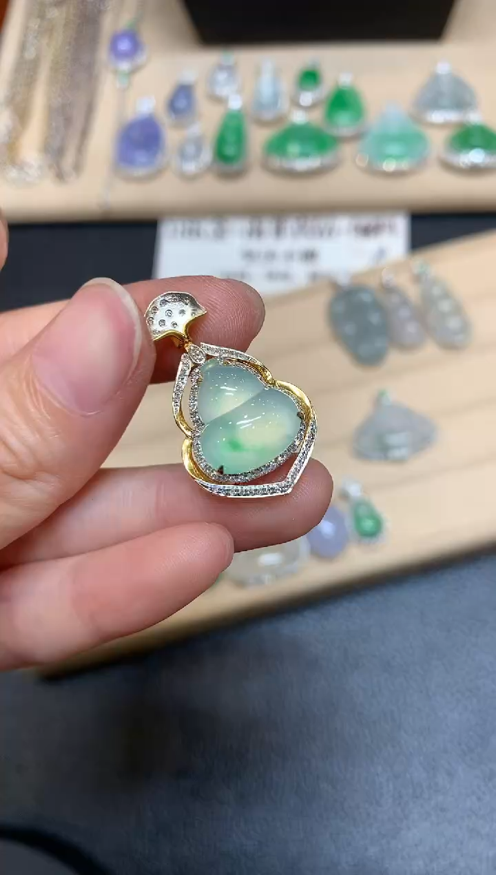 翡翠18K金镶嵌颈饰葫芦【无服务费