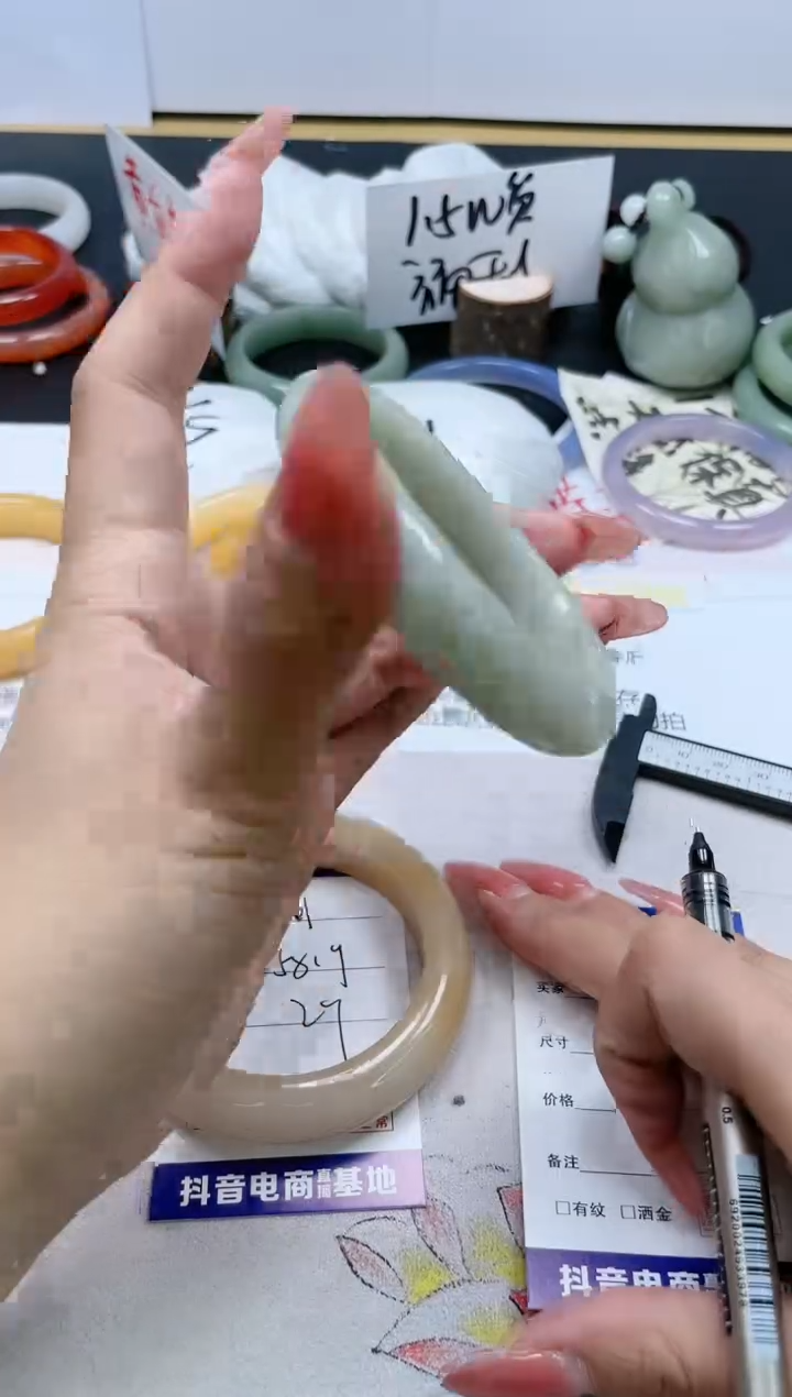 【闪购商品】石英质玉手镯未镶嵌302/54.5