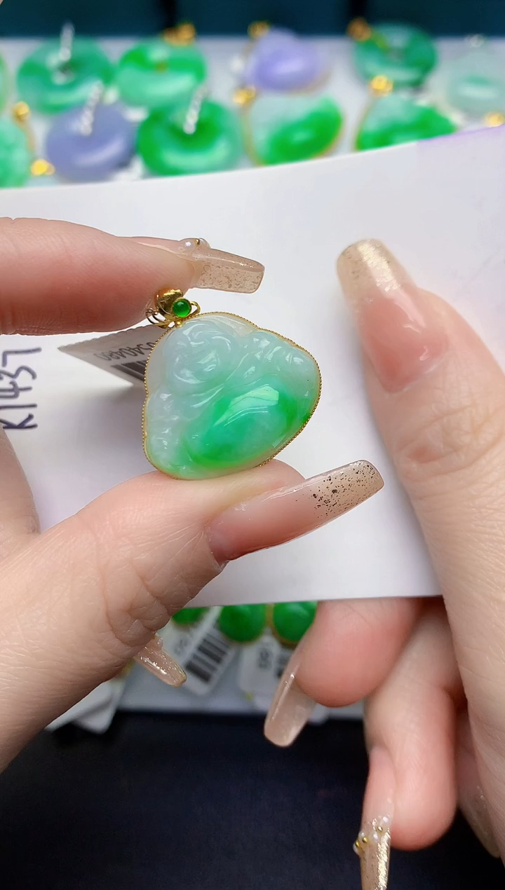 颈饰18K金镶嵌翡翠缅甸天然翡翠A货