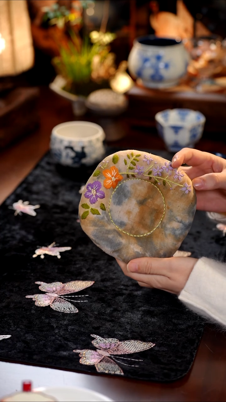 刺绣团垫·········