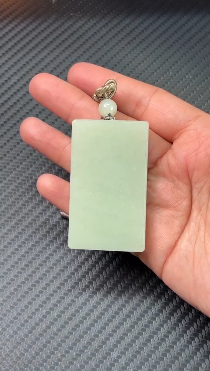 吊坠(赠链)未镶嵌和田玉且末迪克兰二细微色差吊坠hm