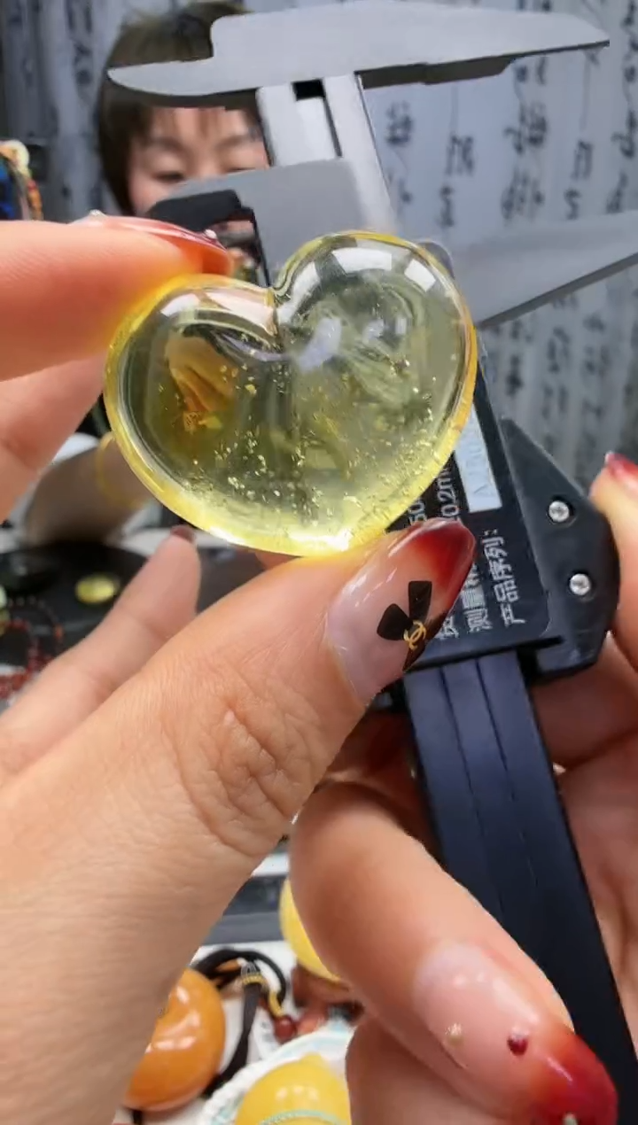 裸石琥珀未镶嵌如图