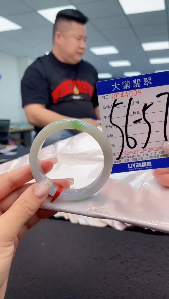 【闪购商品】翡翠手镯未镶嵌AAAAAAAAAA