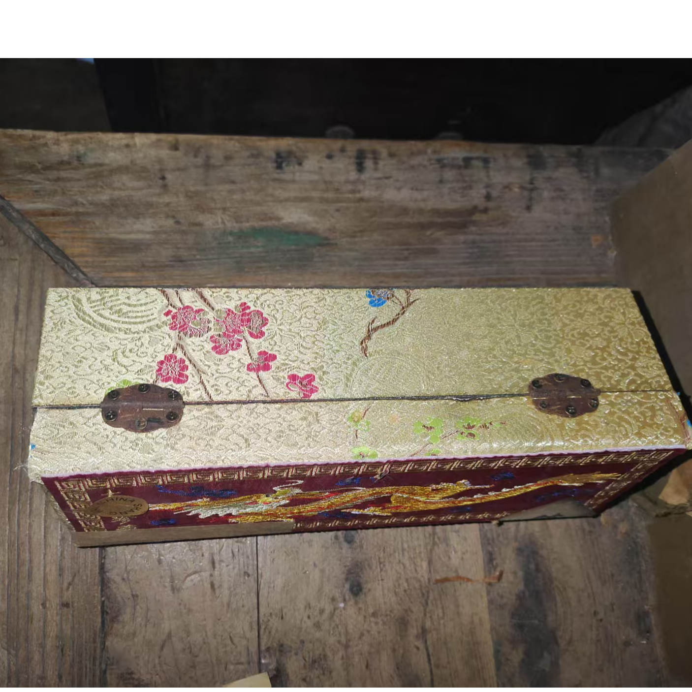 1个红色金色小和子带2个原子摆件链接