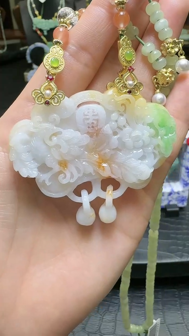 【闪购商品】翡翠颈饰未镶嵌特色黄加绿如意凤牌