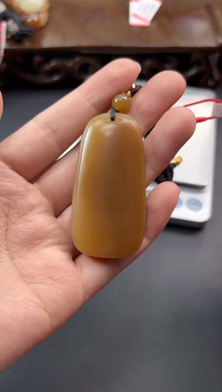 【闪购商品】和田玉吊坠(赠链)未镶嵌且末金山微色差吊坠