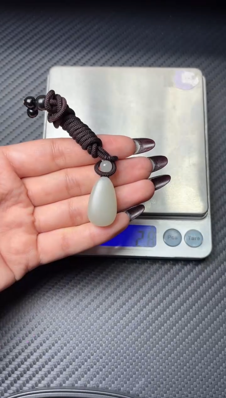 吊坠(赠链)未镶嵌和田玉且末近矿微色差吊坠