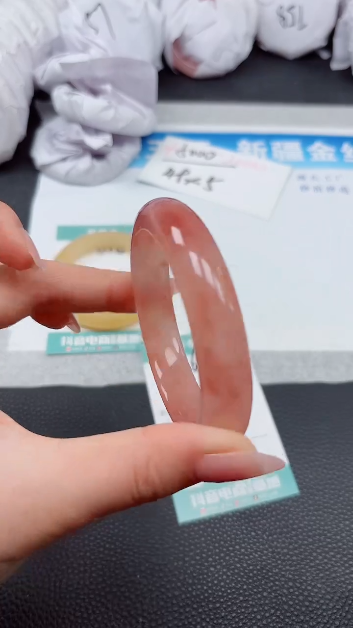 【闪购商品】石英质玉手镯未镶嵌A649