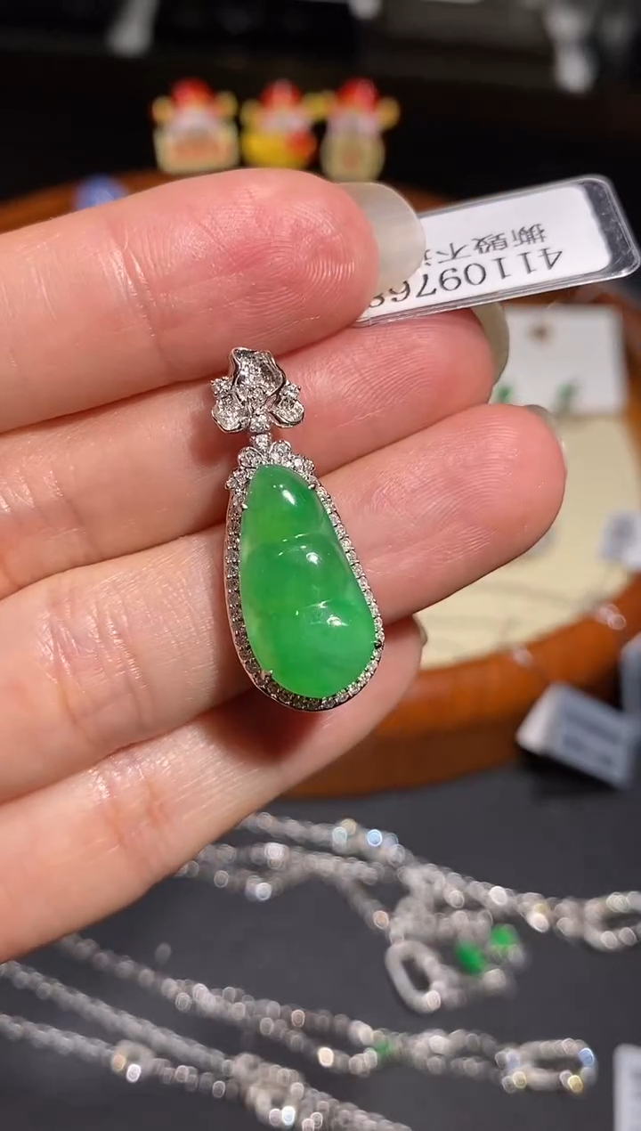 【闪购商品】翡翠吊坠(不含链)18K金镶嵌吊坠