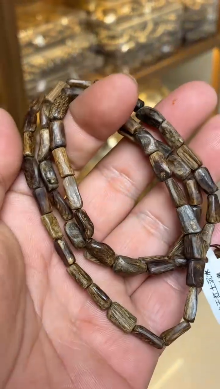 沉香手串 达拉干红土沉随型长串沉水多样性发其一