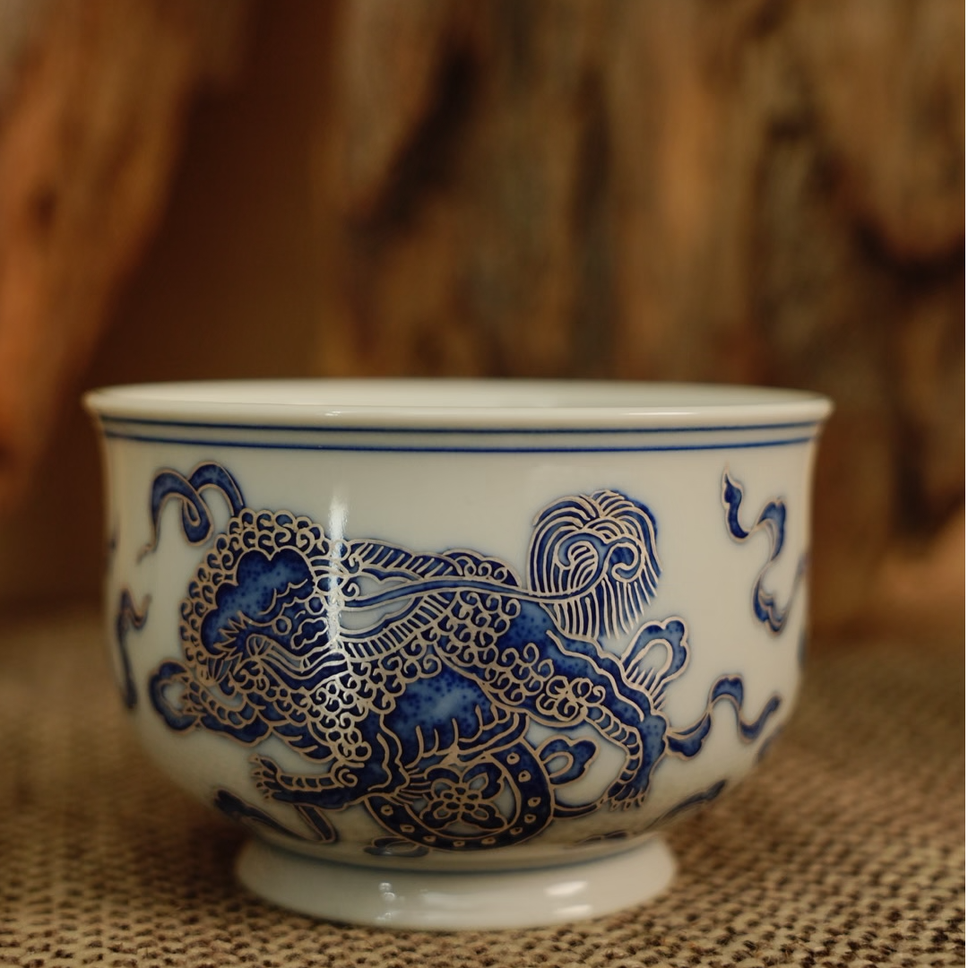 景德镇陶瓷釉下青花描银双狮绣球炉士杯