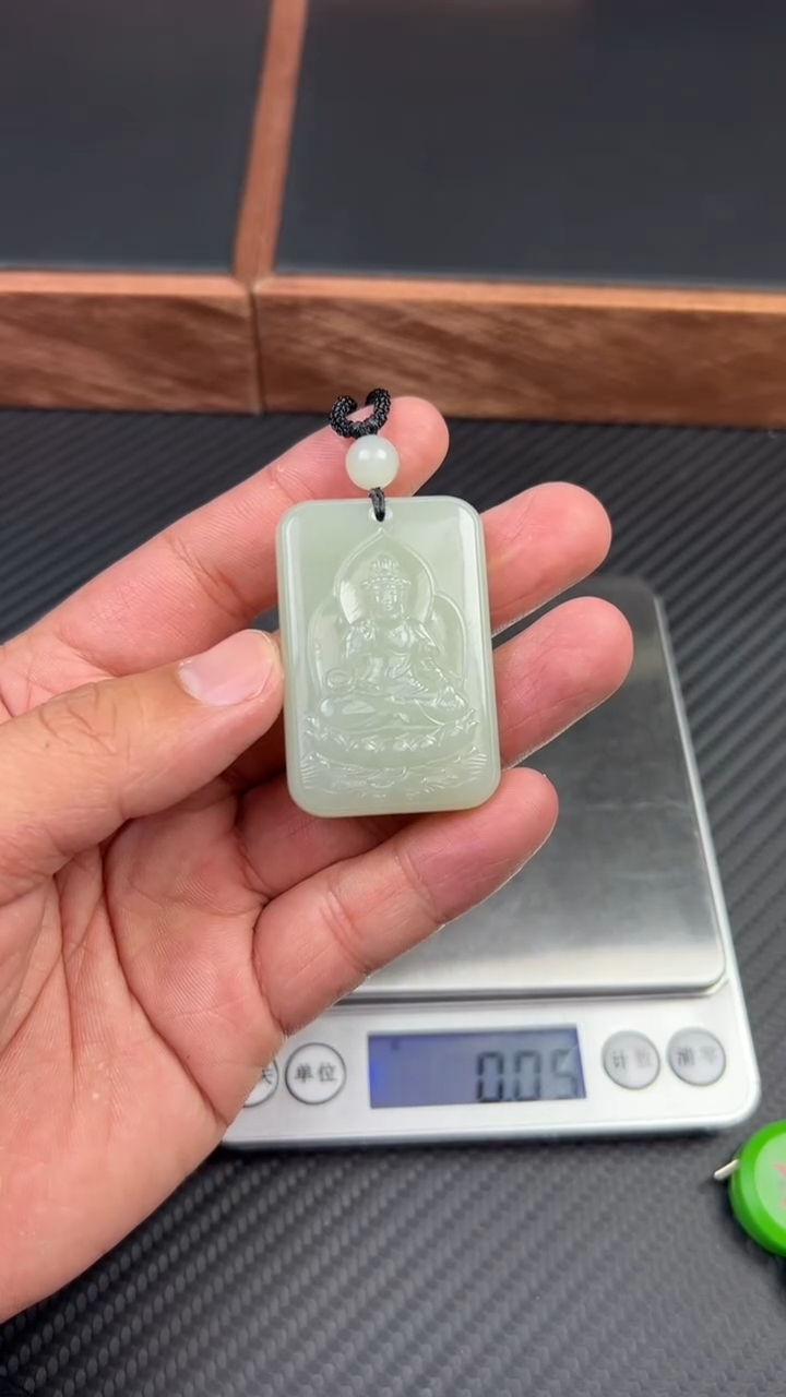 【闪购商品】和田玉吊坠(赠链)未镶嵌且末微色差近矿