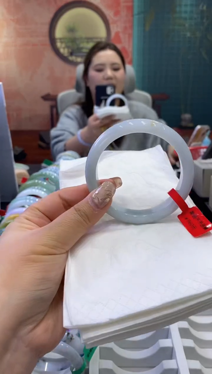 【闪购商品】翡翠手镯未镶嵌多人0011173