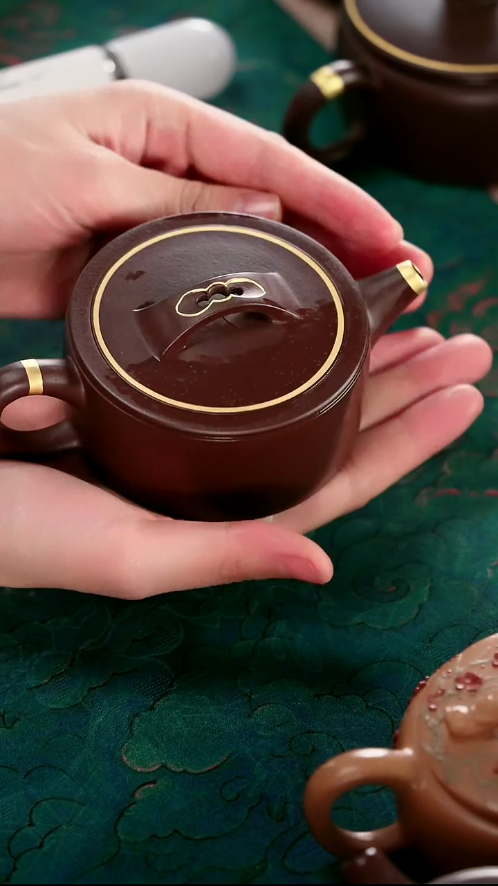 茶壶紫砂四号井茄皮紫泥描金嵌盖汉瓦