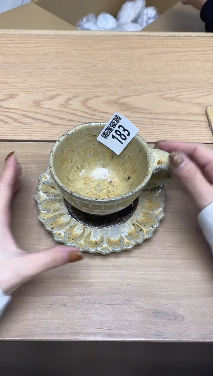 瓷片人**菊隆莲瓷器欢迎大家 
