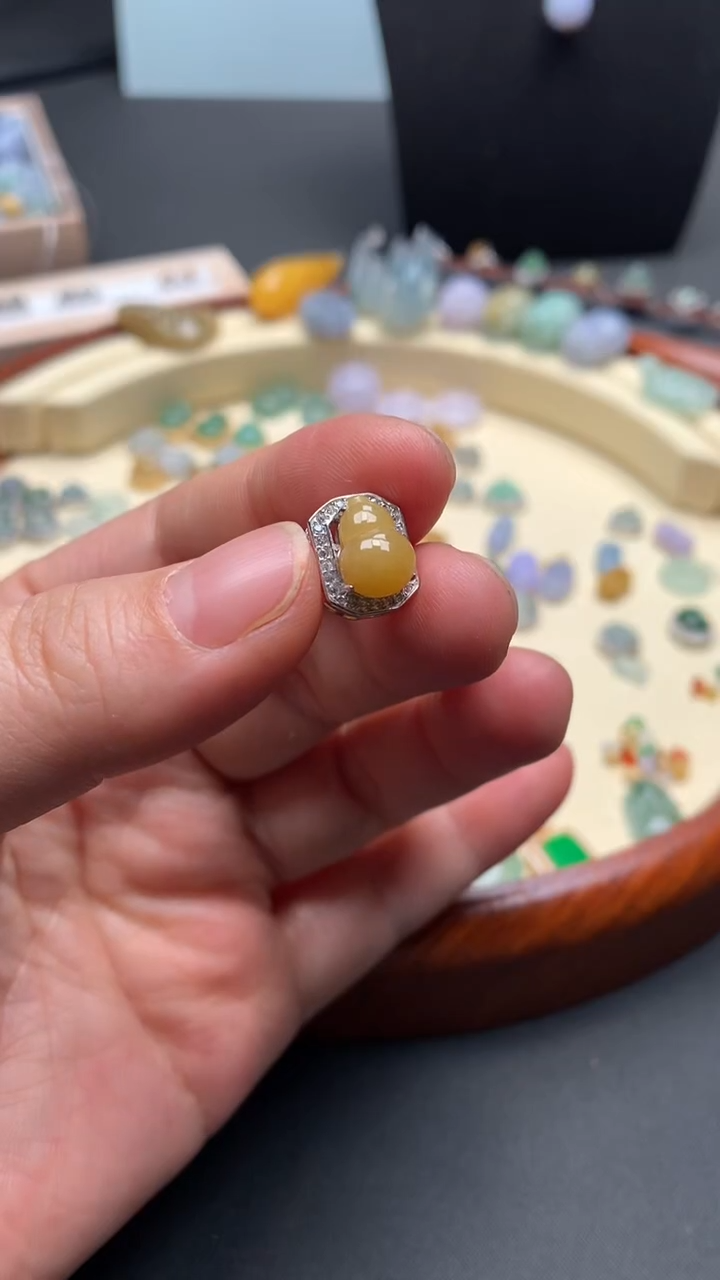 【闪购商品】翡翠颈饰银S925镶嵌翡翠葫芦黄