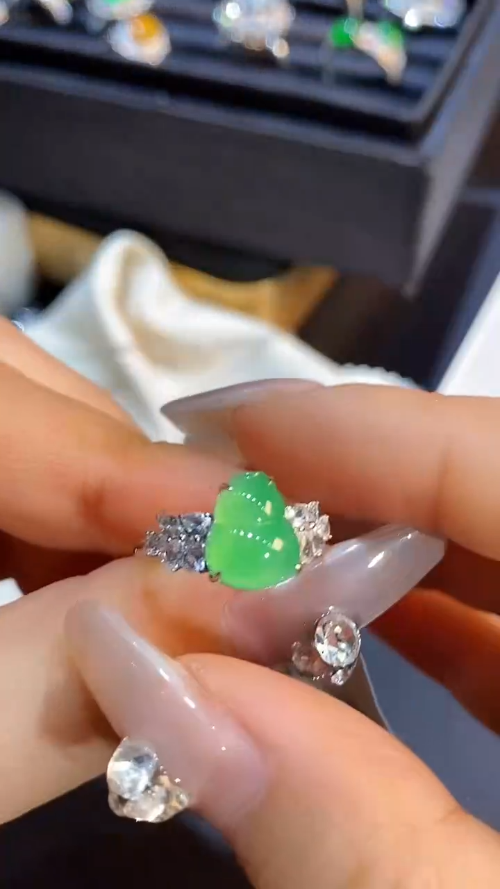 【闪购商品】翡翠戒指18K金镶嵌戒指 白蓝宝配石