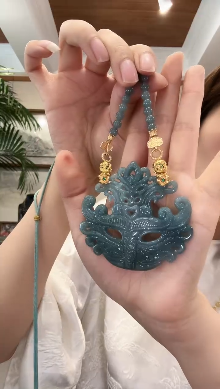 翡翠未镶嵌颈饰国风