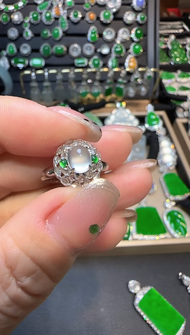 【闪购商品】翡翠戒指18K金镶嵌蛋面