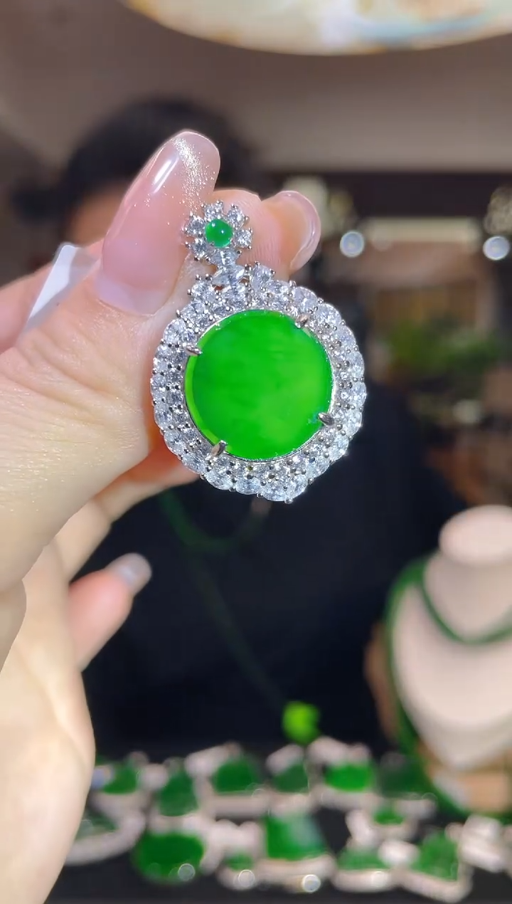 【闪购商品】翡翠吊坠(不含链)未镶嵌多样性发其一
