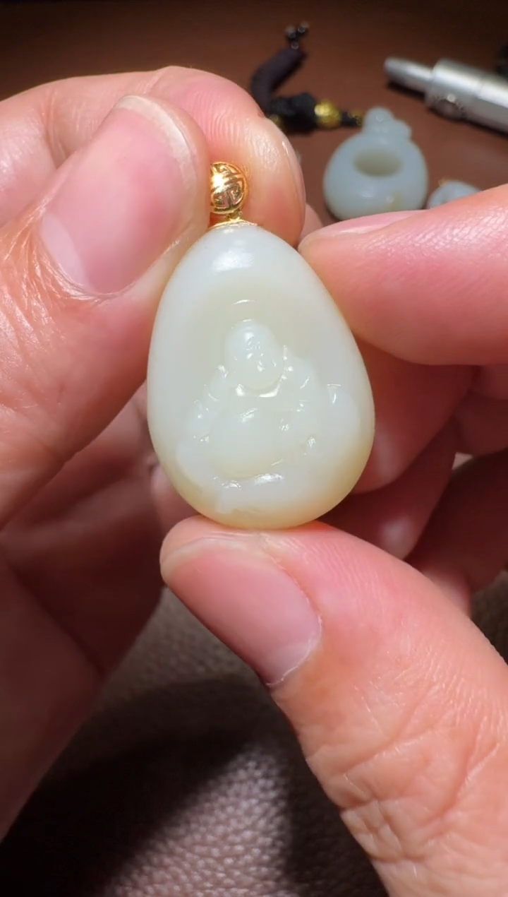 18K金镶嵌和田玉挂件和田玉