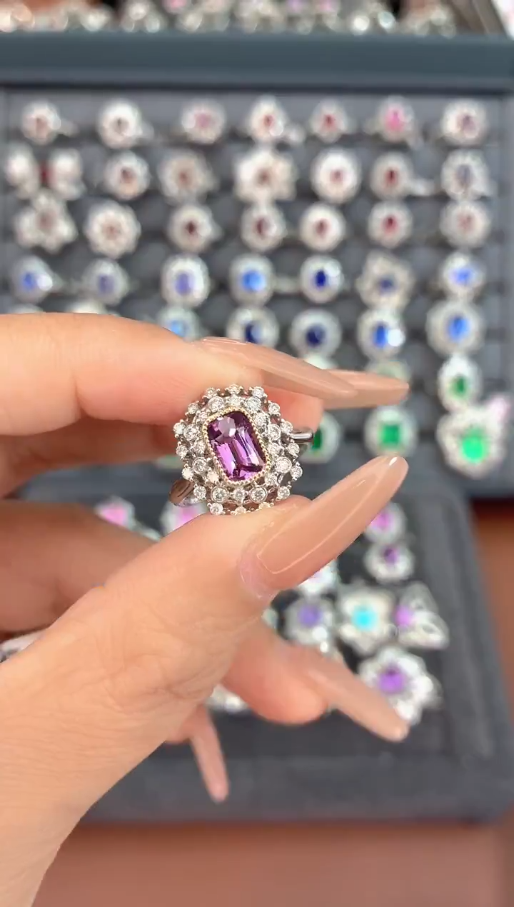 戒指彩色蓝宝石18K金镶嵌-1.57克拉*无烧紫蓝宝