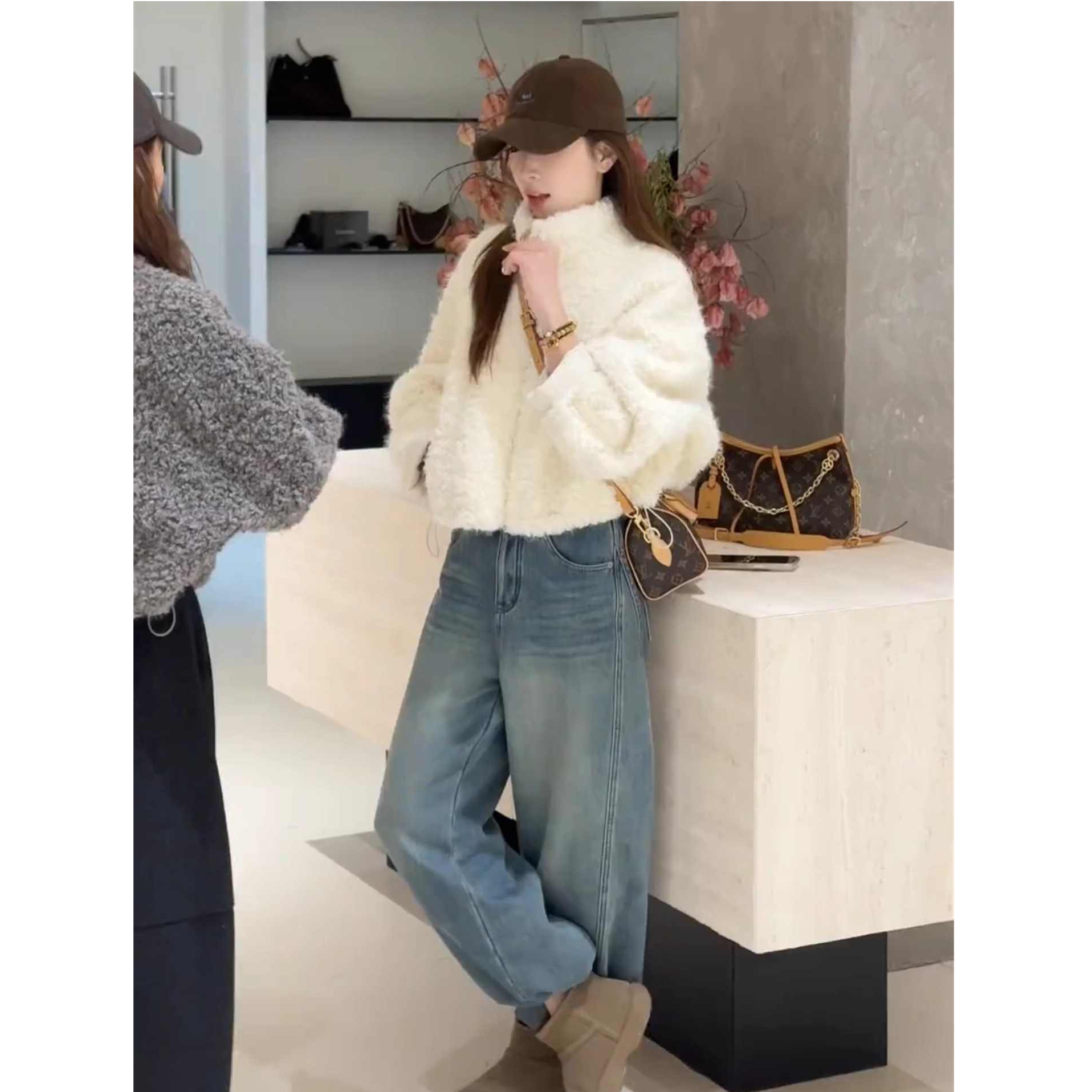 拉夏贝尔短外套女冬季2025新款高级感宽松加厚保暖小个子毛绒上衣