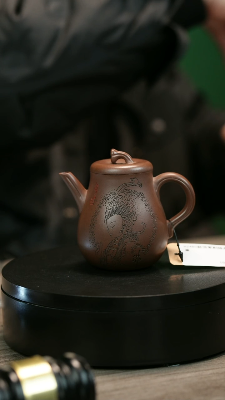 茶壶紫砂憨****包H2480赵信军刻绘高果