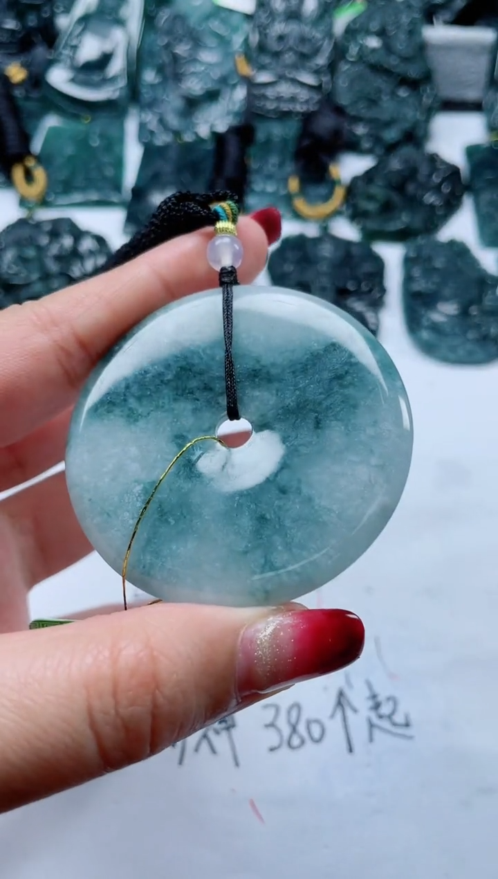 【闪购商品】翡翠颈饰未镶嵌           