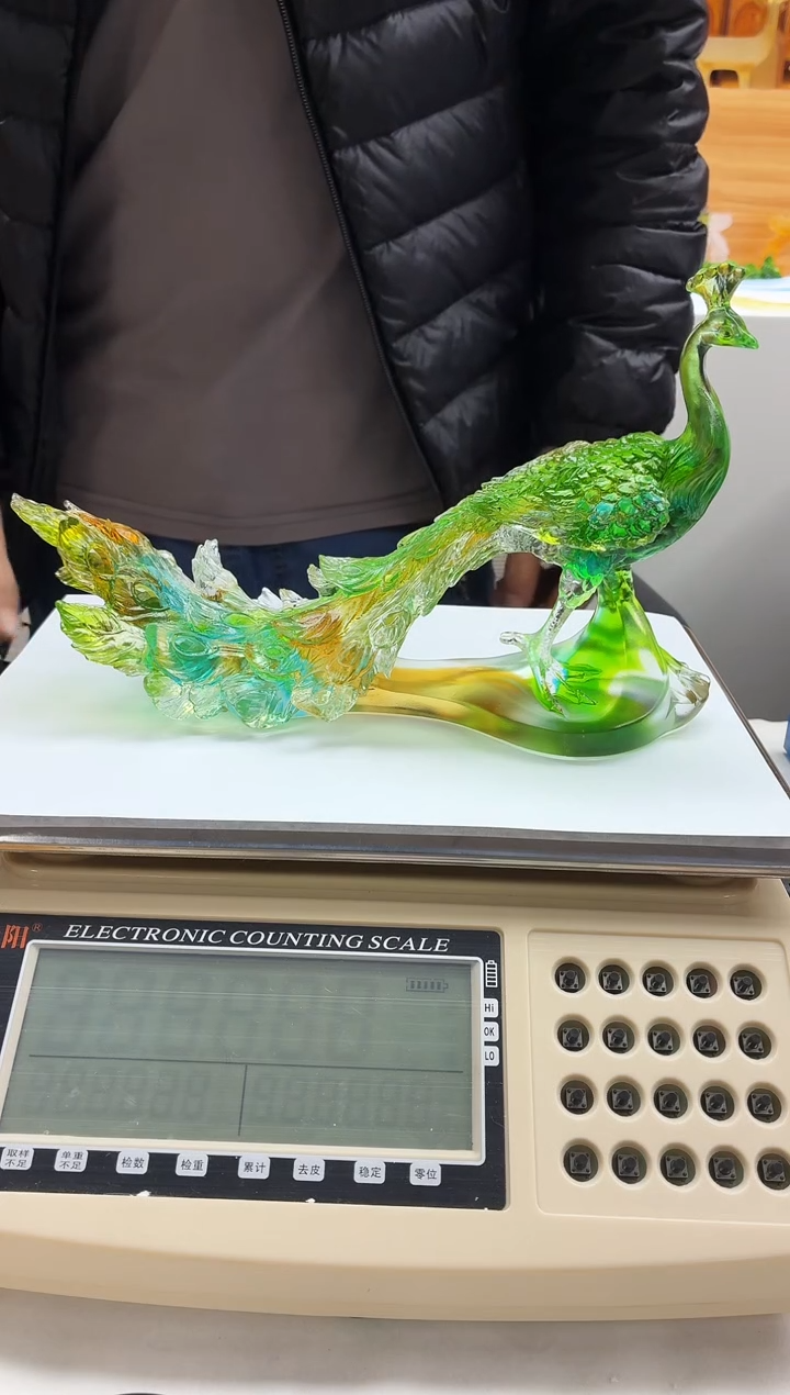手工艺品琉璃彩色孔雀艺术摆件27*17公分